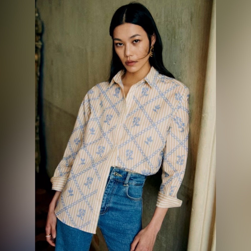 Sezane x Lucia Vergara Maxy Shirt Camel / Ecru with Blue Printed Button-Down